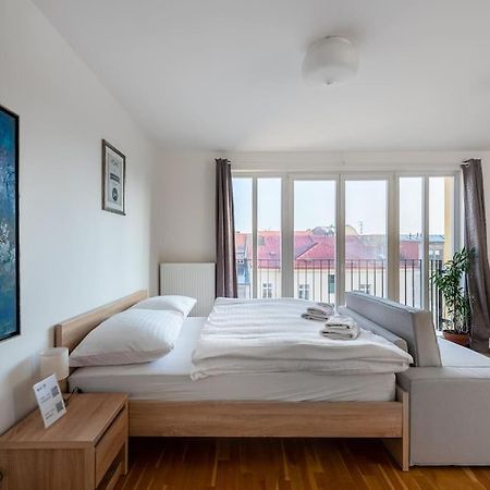 Sunny Safron Apartment Prague Exterior photo